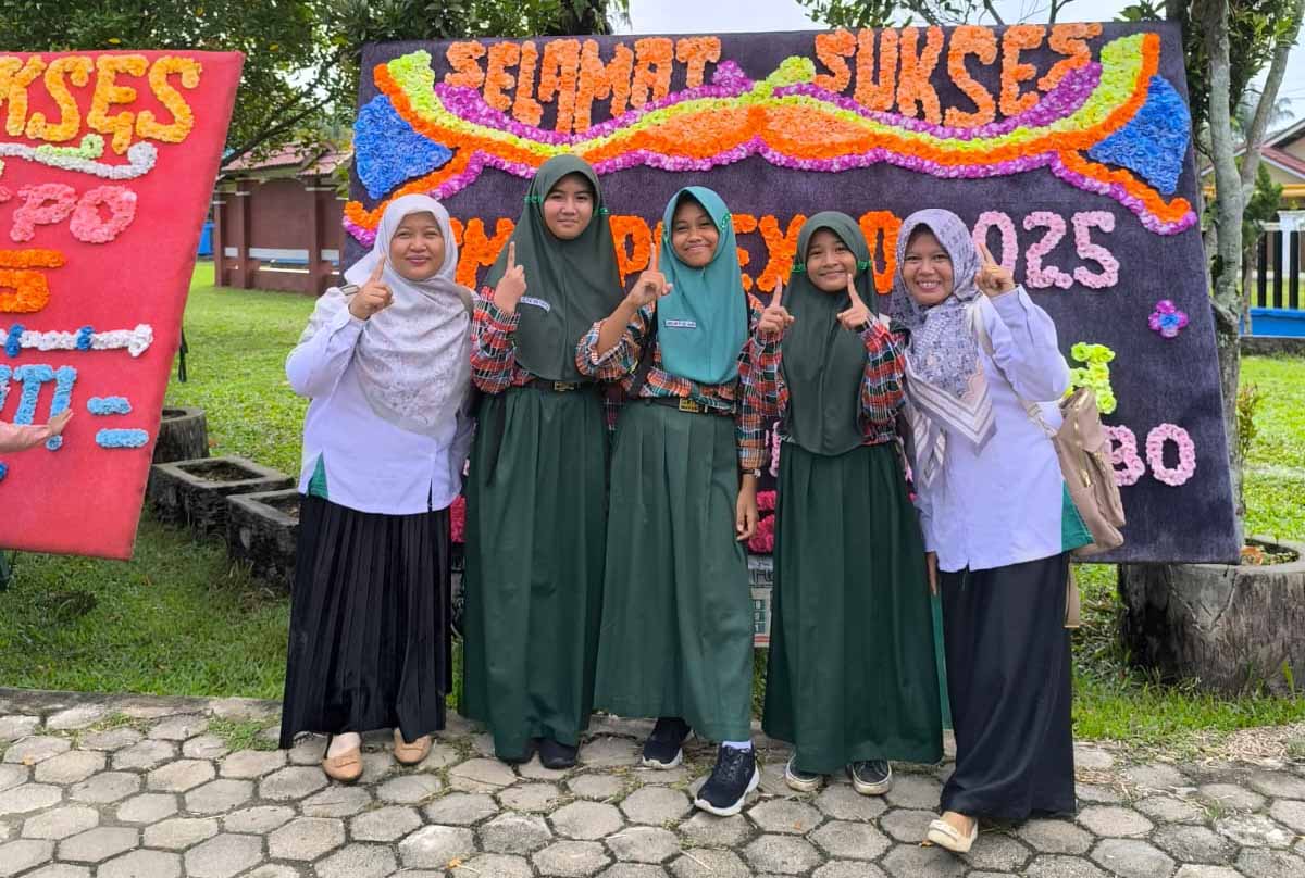 Tak Terbendung! MTsN 6 Tebo Taklukkan Kompetisi LCC MIPA di SMANPA EXPO 2025!