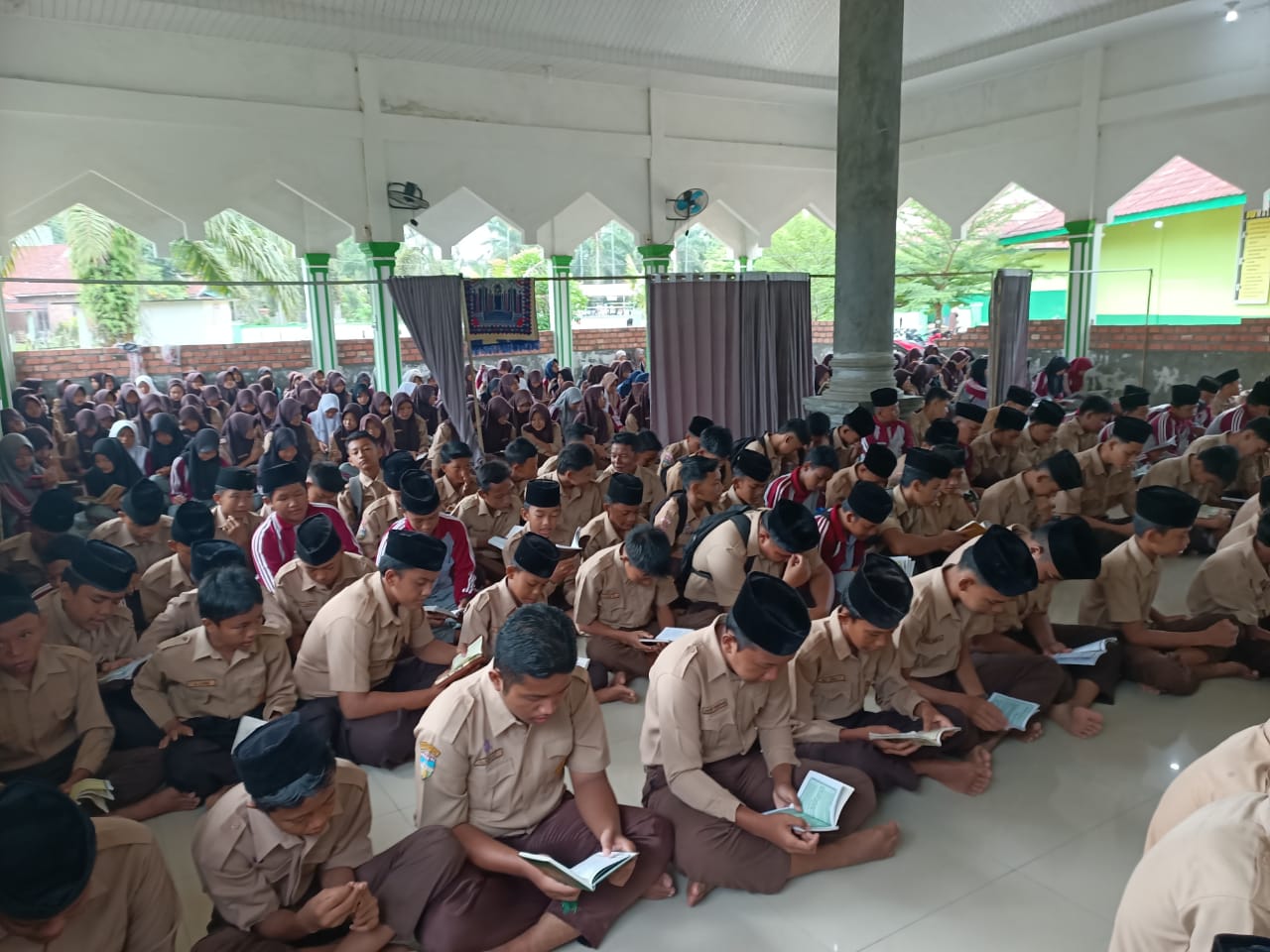 Inilah Alasan Yasinan Rutin Setiap Jumat di MTs Negeri 6 Tebo Jadi Agenda Wajib! Ada Apa?