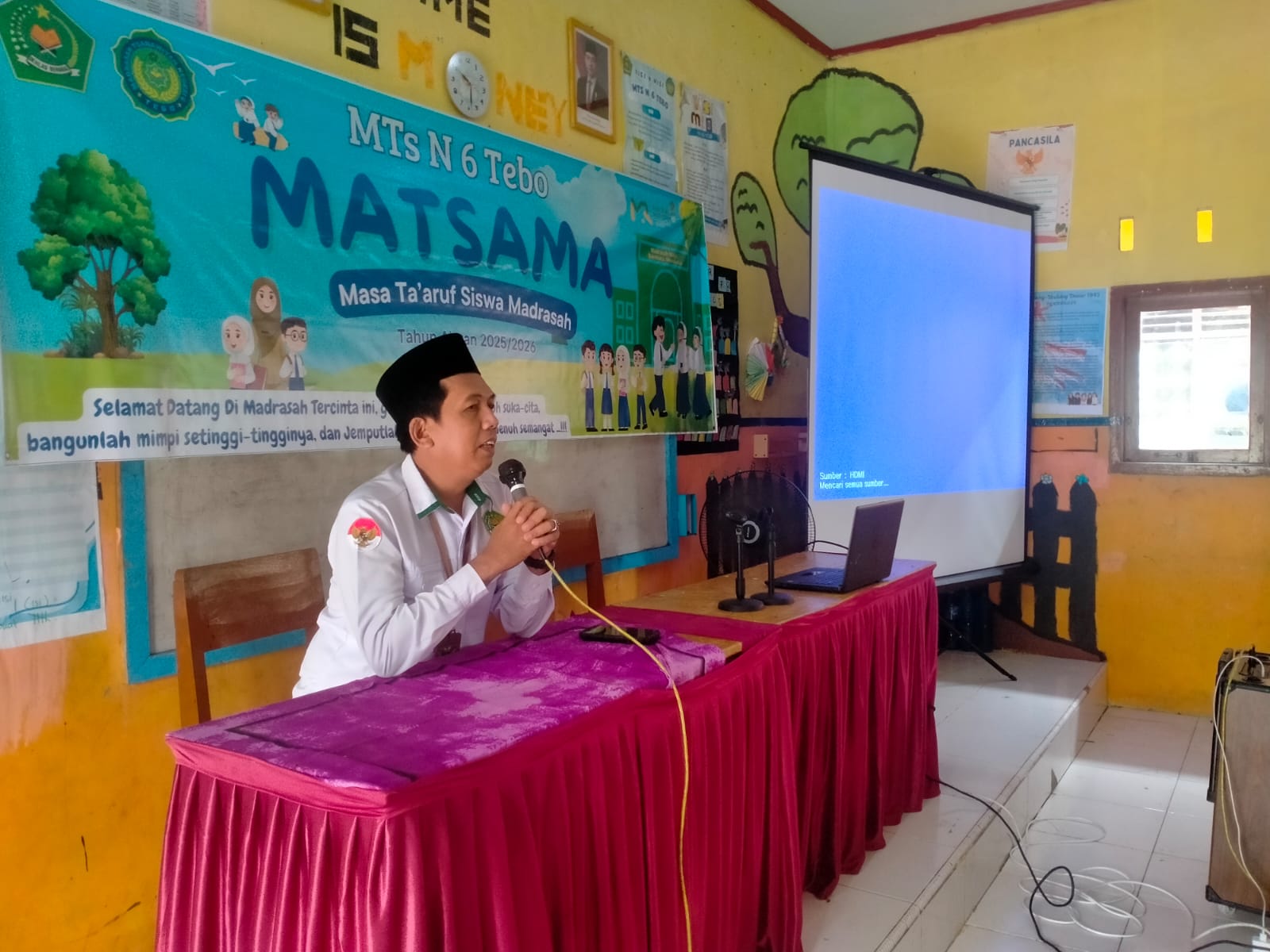 Hari Pertama MATSAMA, Kepala Madrasah Bangun Cita dan Cinta Siswa Baru terhadap Madrasah