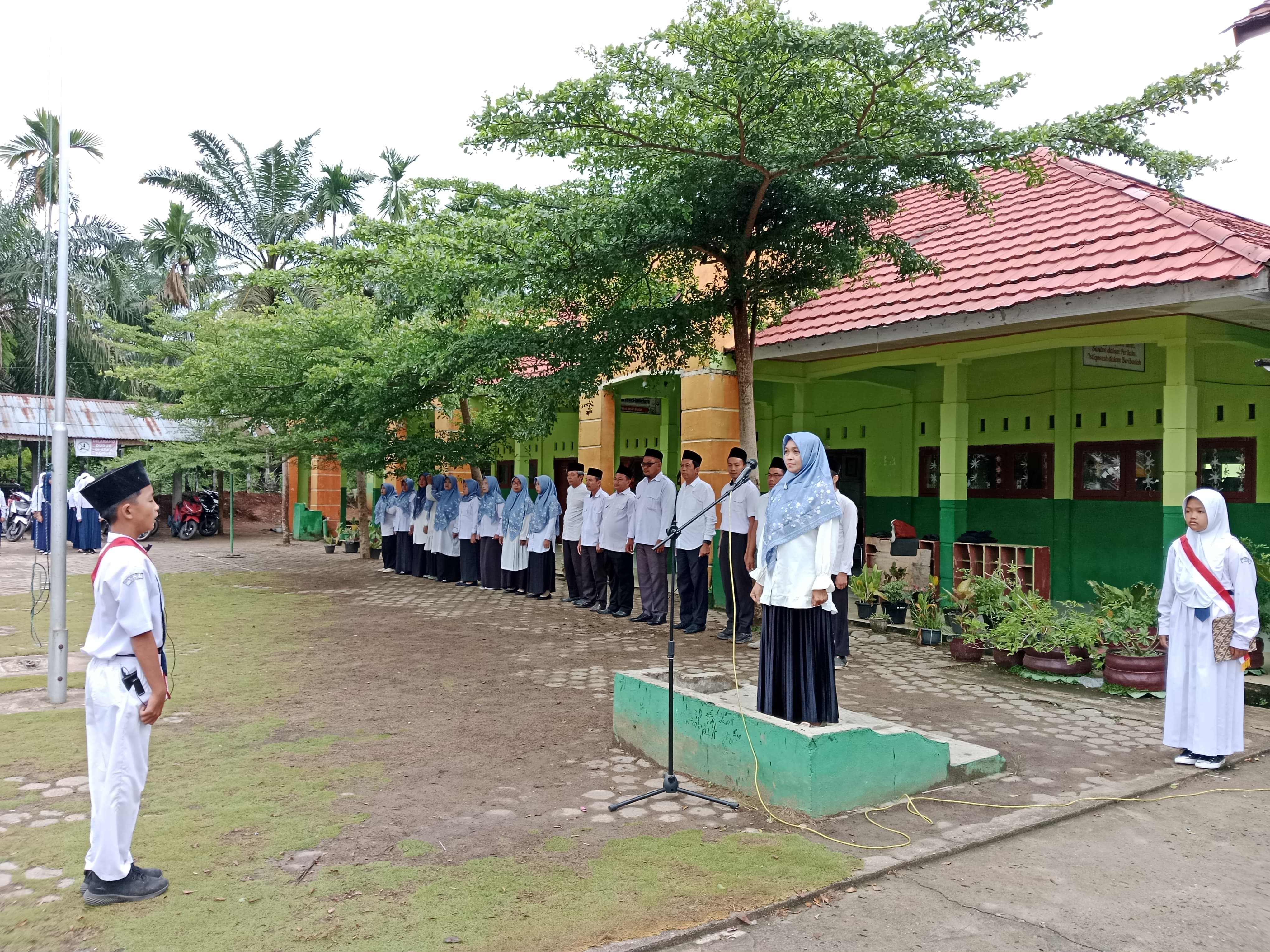 Rahasia Disiplin Baru! Apa yang Terjadi di Upacara Pertama November 2024 di MTsN 6 Tebo?