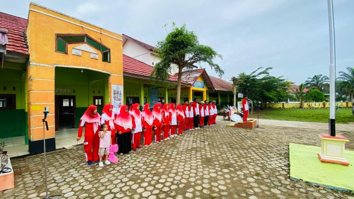 Penuh Kebersamaan, MTs. Negeri 6 Tebo Rayakan Hari Amal Bhakti Kemenag ke-80 dengan Jalan Santai