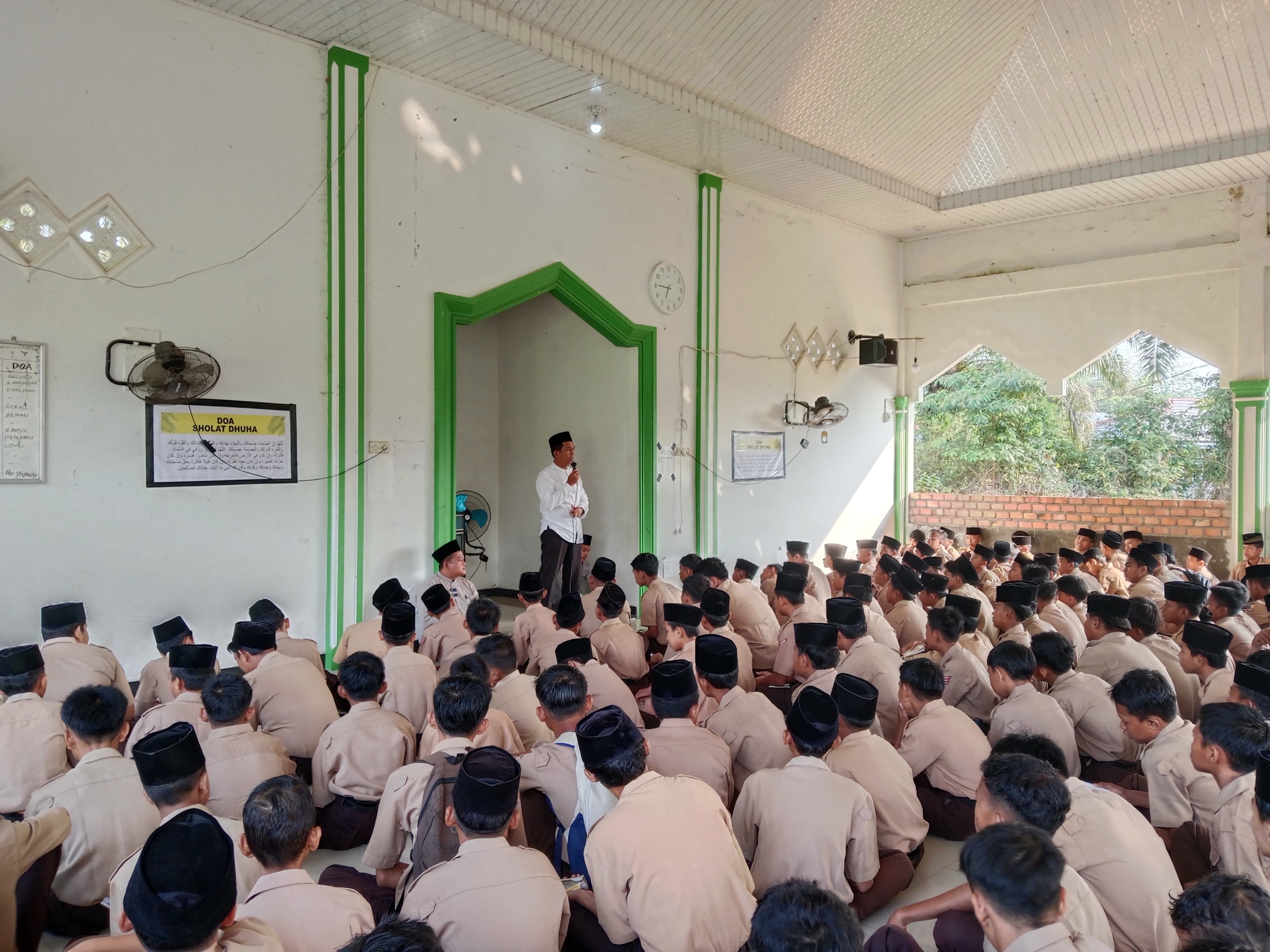 Kepala Madrasah Baru Sambut Siswa/i dengan Perkenalan yang Penuh Makna!