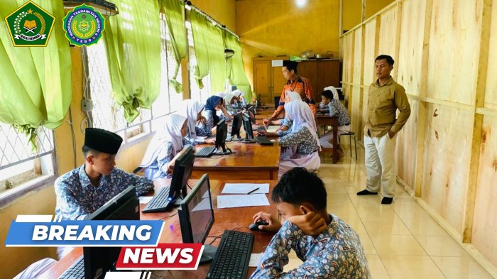Kasi Pendidikan Madrasah Tebo Kunjungi MTsN 6 Tebo pada Pelaksanaan ANBK Hari Pertama