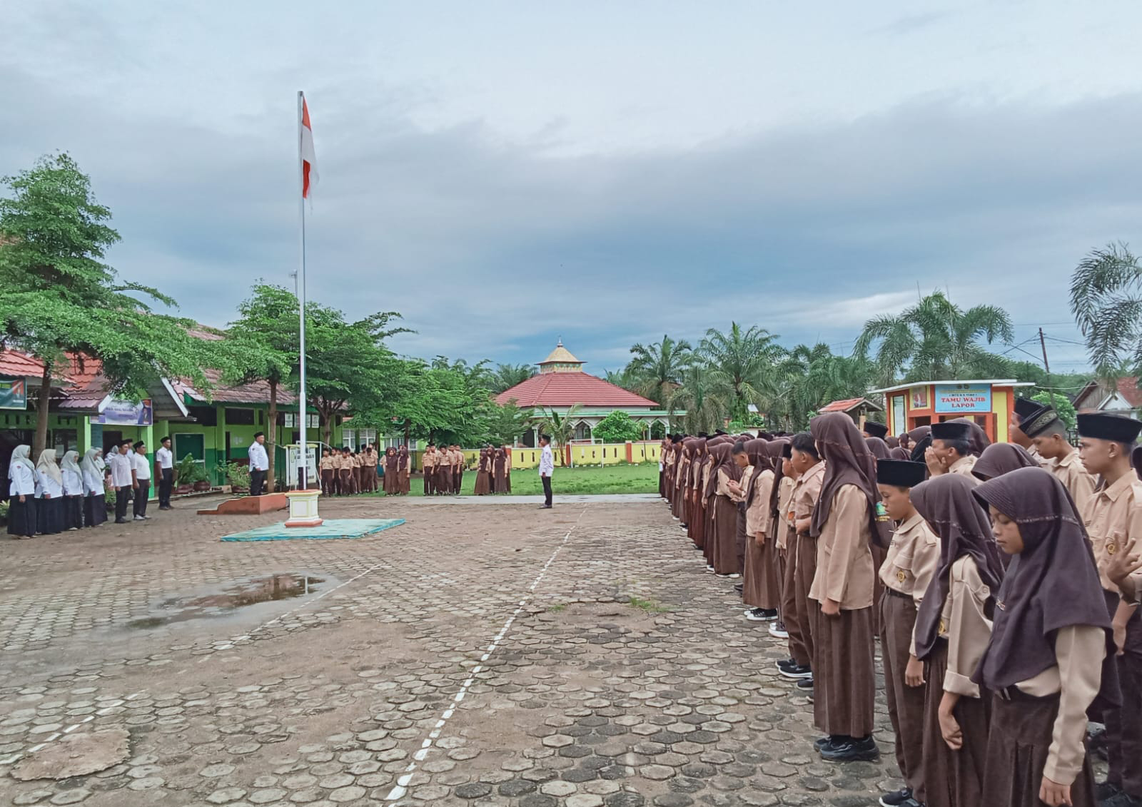 Hari Amal Bhakti Ke-79: MTsN 6 Tebo Gelar Upacara dengan Penuh Antusias
