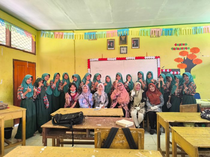 Ratusan Siswa MTsN 6 Tebo Antusias Ikuti Cek Kesehatan dan Imunisasi HPV