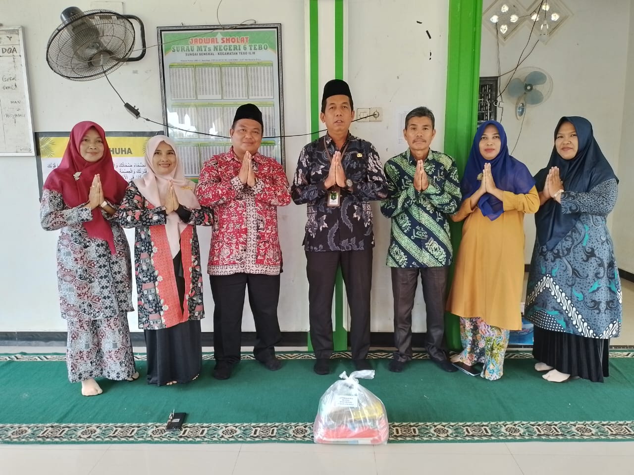 Bukan Sekadar Bantuan! Zakat MTsN 6 Tebo Punya Makna Mendalam!