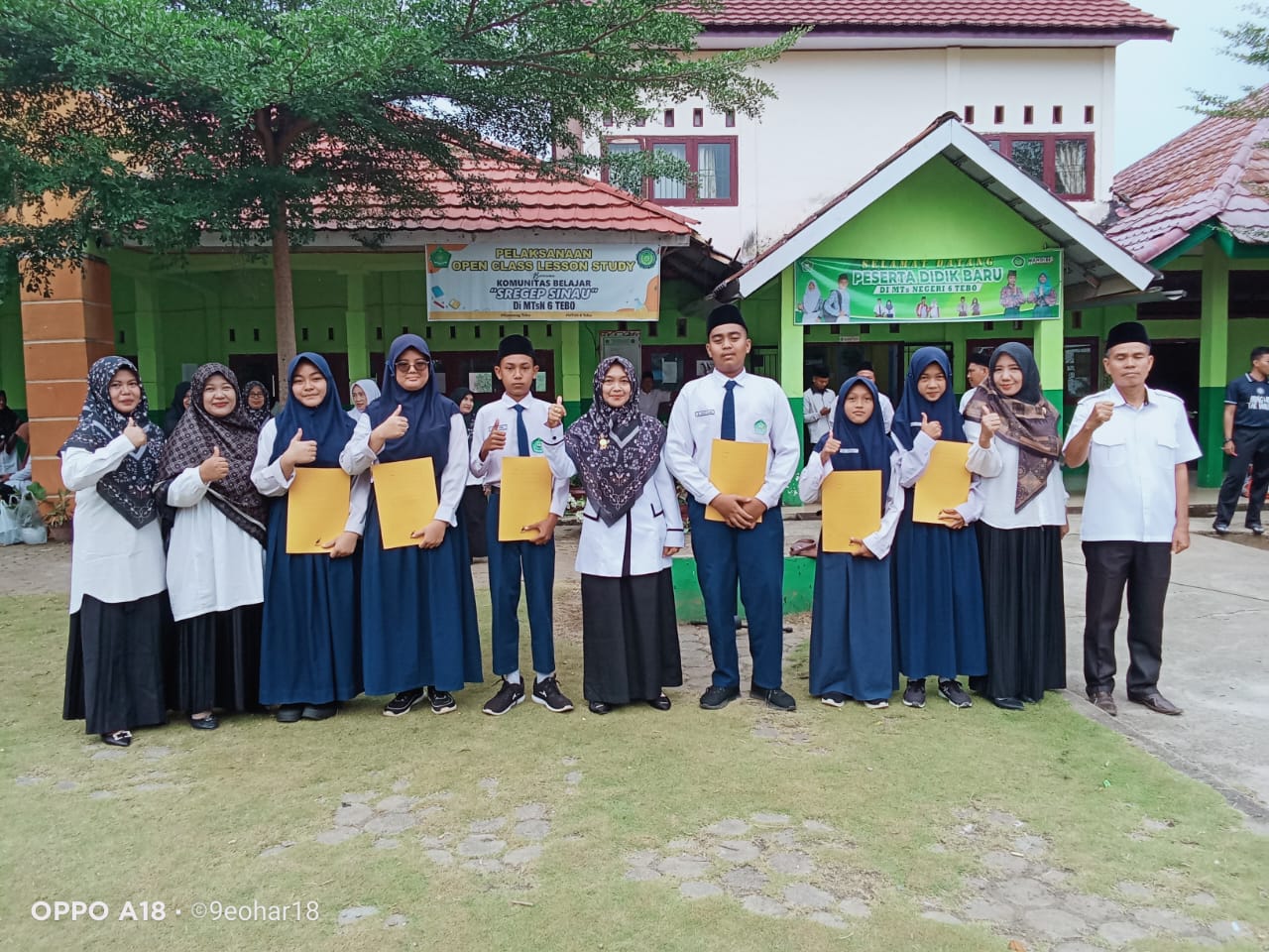 PENYERAHAN PIAGAM KSM TINGKAT KABUPATEN 2024 OLEH KEPALA MADRASAH