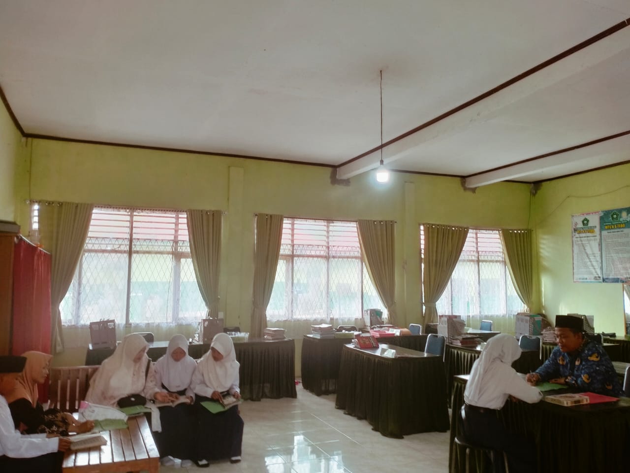 **Pembinaan Iqra di MTs Negeri 6 Tebo: Cara Efektif Tingkatkan Kemampuan Membaca Al-Qur`an**