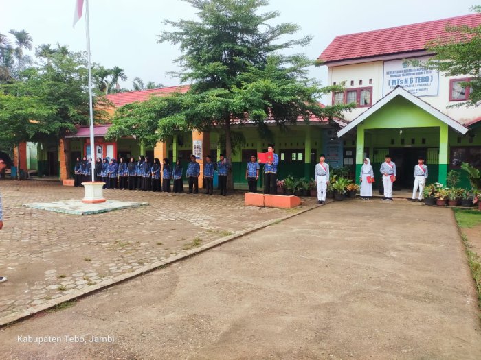 Semangat Nasionalisme Menggema di Halaman MTsN 6 Tebo pada Upacara Hari Kesaktian Pancasila