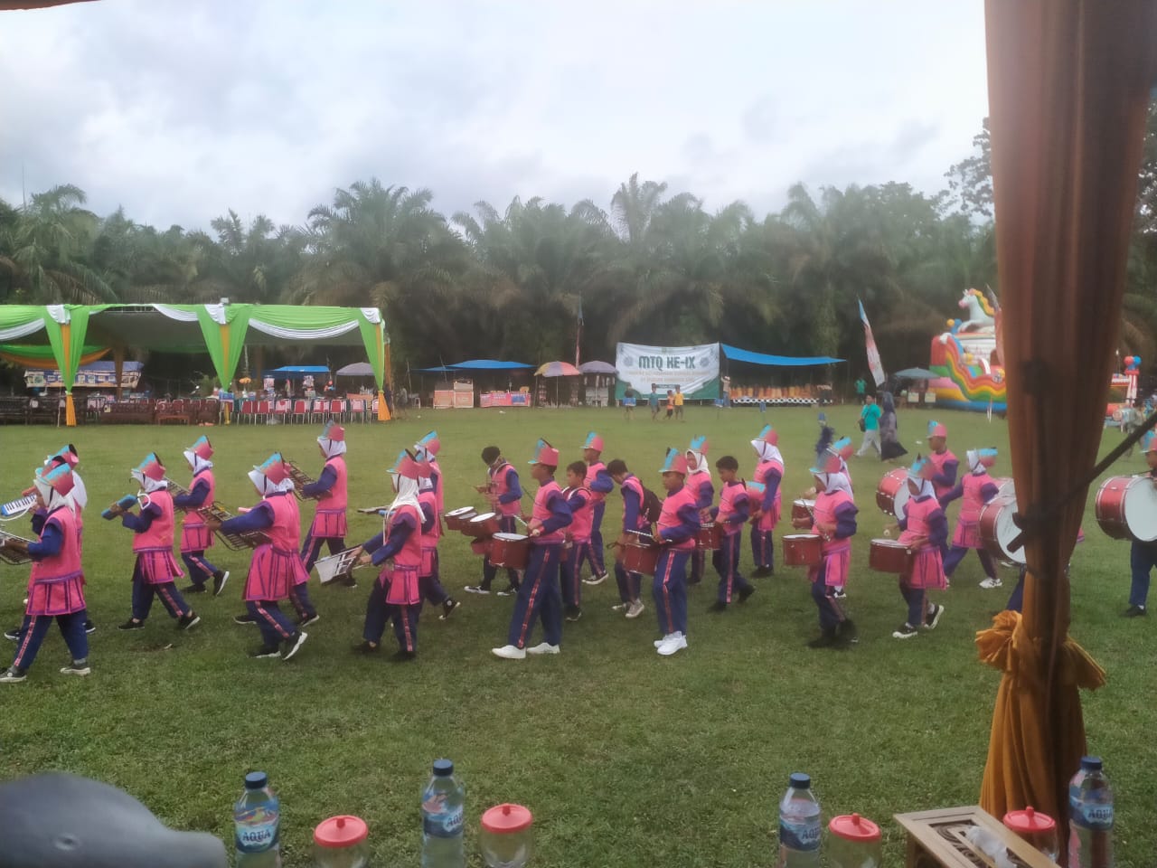 Seni dan Syiar: Drumband MTsN 6 Tebo Sukses Memeriahkan MTQ ke-IX